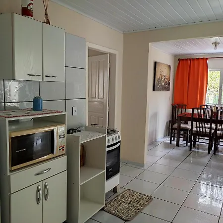 Casa Brisa do Mar Itapoá conforto à uma quadra da praia Exterior foto