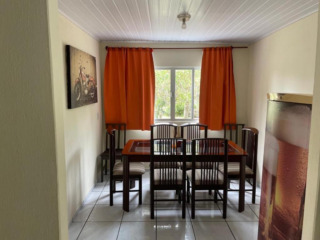 Casa Brisa Do Mar Conforto à Uma Quadra Da Сasa de vacaciones Itapoa (Santa Catarina)